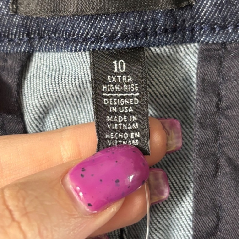 NWT White House Black Market Chain Detail Extra High Rise Wide Leg Jean Size 10R - Picture 7 of 7